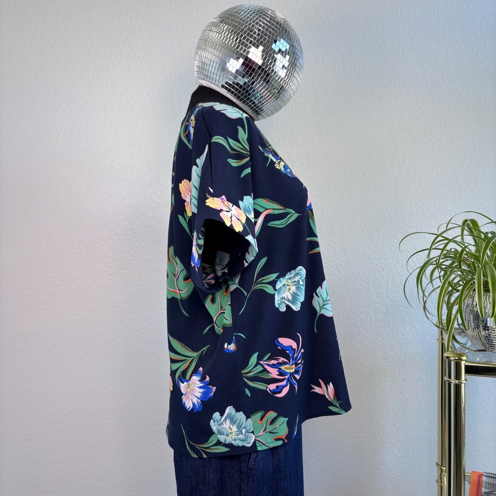 MELLO DAY Tropical Floral Print Blouse, Size Medium, Navy Blue Short Sleeve‎ Top - Picture 3 of 16